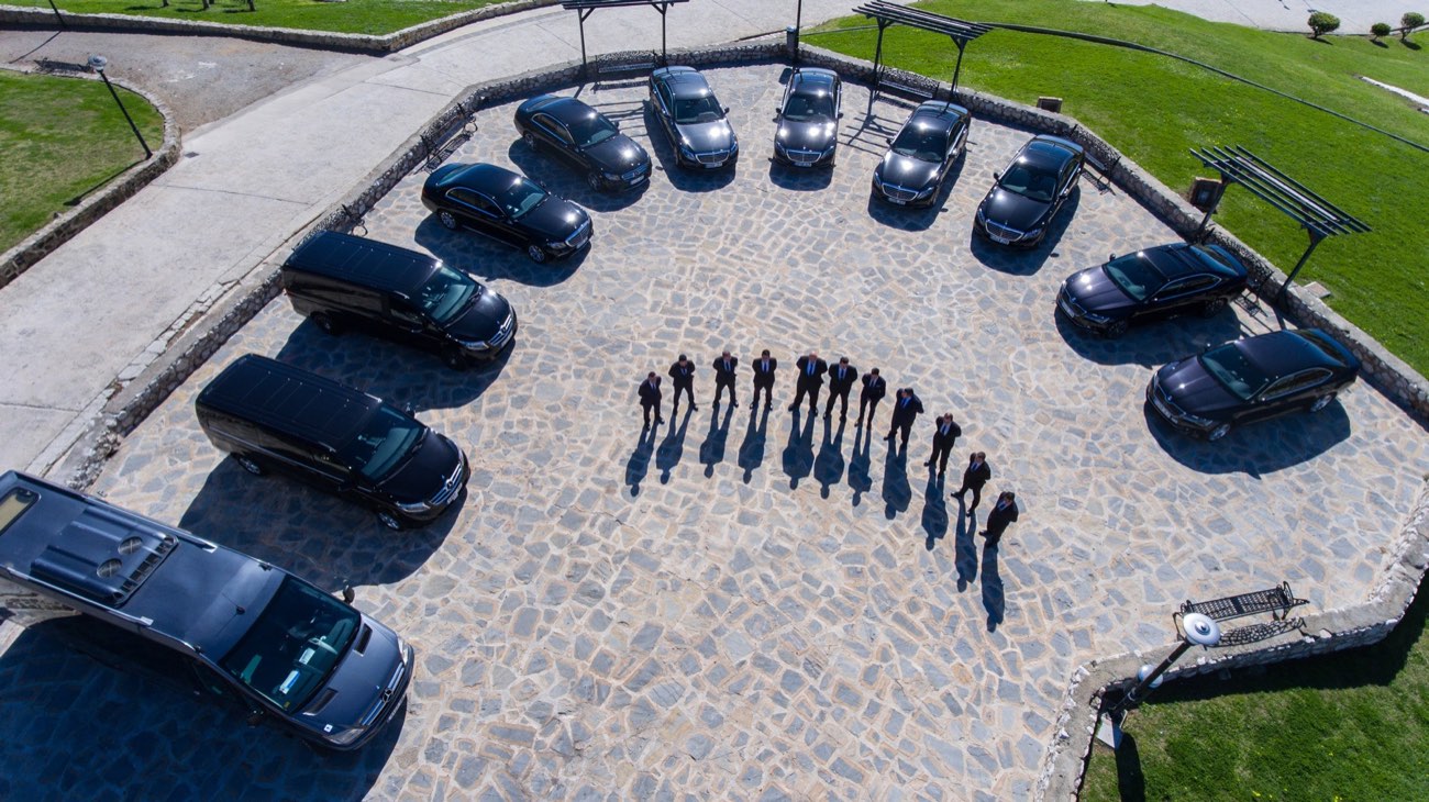 Vista aérea de la flota de Grupo Autosol con sus conductores